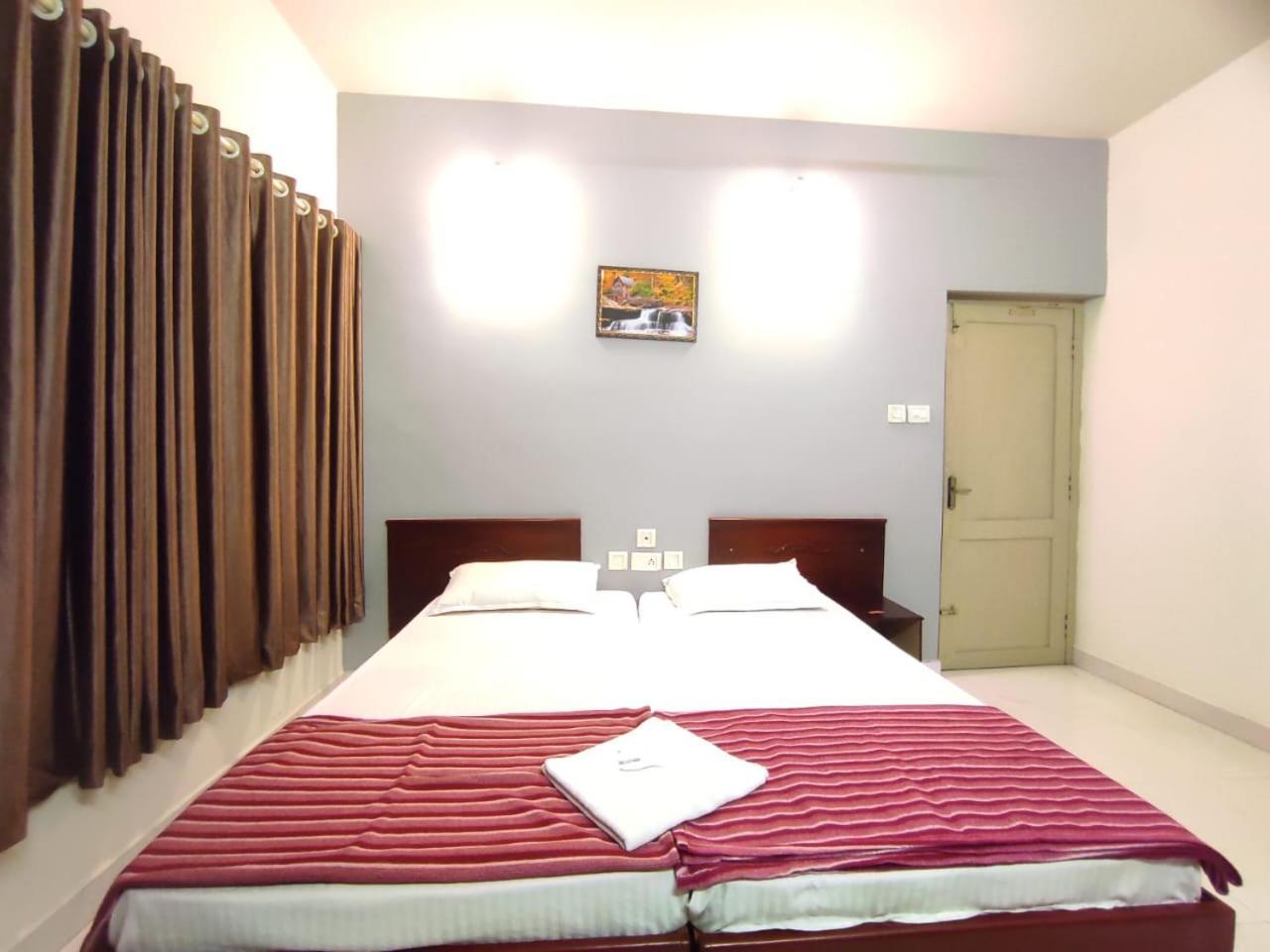 Appartement Orkuz Residency à Kochi Extérieur photo