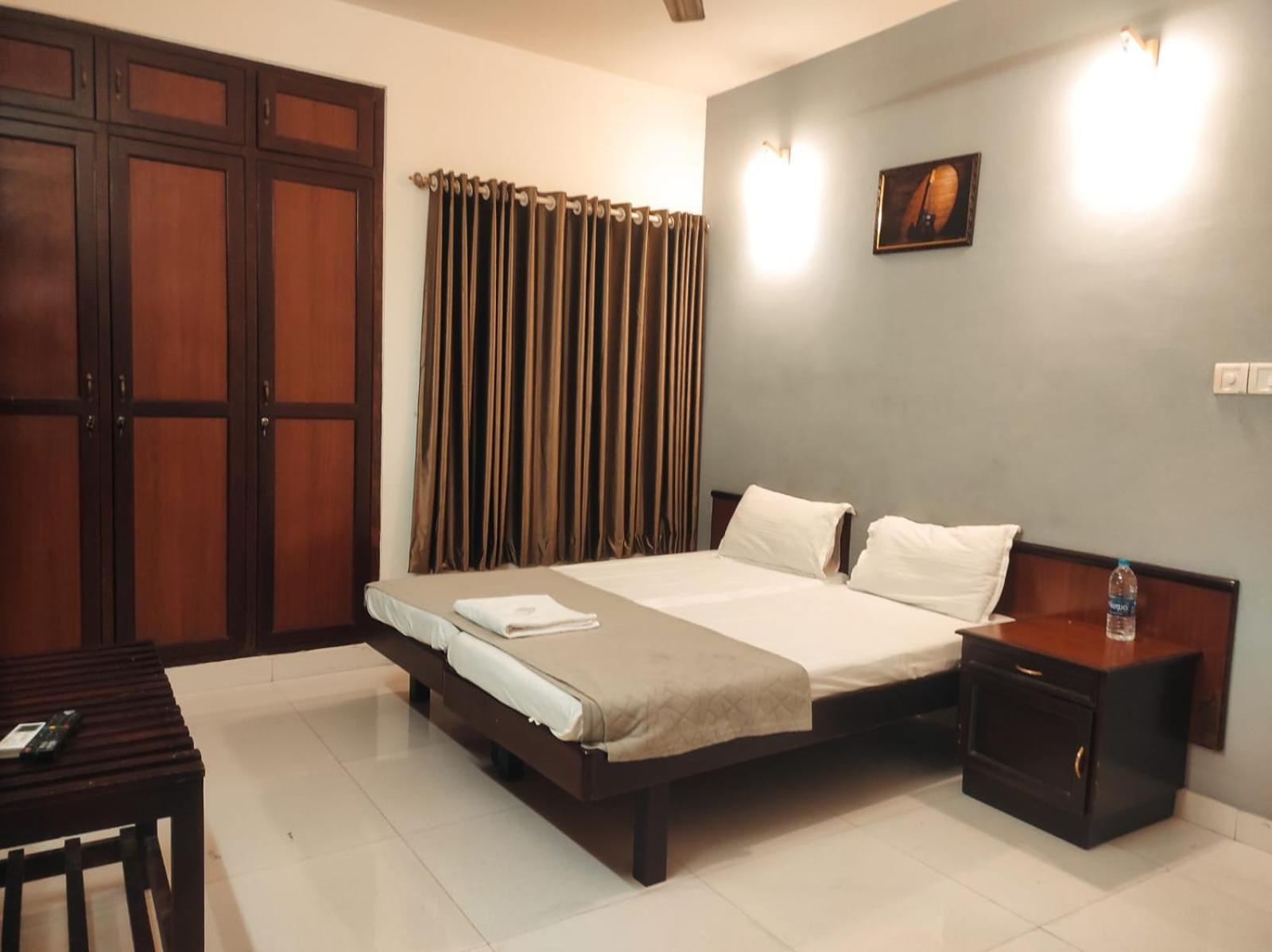Appartement Orkuz Residency à Kochi Extérieur photo